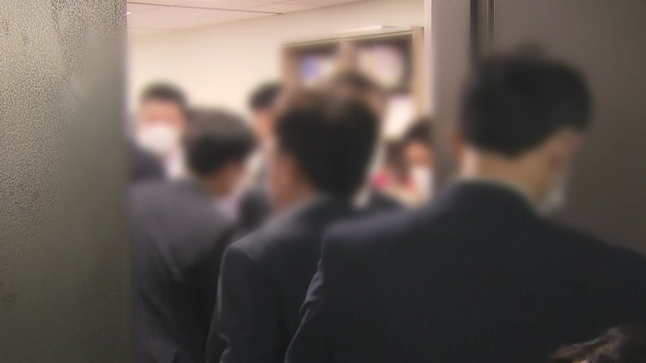 공수처, '고발 사주 의혹' 김웅 의원실 재차 압수수색 / YTN