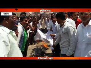 शेतक-यांनी काढली सरकारची प्रतिकात्मक अंत्ययात्रा