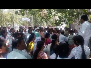 नाशिकमध्ये शिक्षकांची जिल्हाधिकारी कार्यालयावर धडक