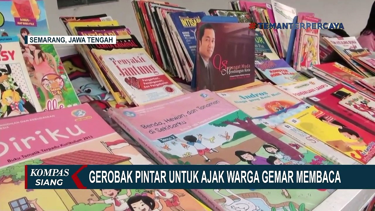 Ibu-Ibu PKK Dorong Gerobak Pintar Keliling Kampung, Ajak Warga Gemar Membaca