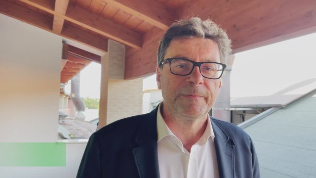 Giorgetti: C'e' l'ipotesi di estendere il green pass a tutti lavoratori
