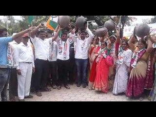 पाण्यासाठी फोडले माठ