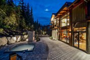 5 Ultra-luxe Ski Homes You Can Rent Right Now for the Holidays on Airbnb