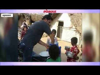 दुध अोतण्याएेवजी झोपडपट्टीत मोफत वाटण्यात आले