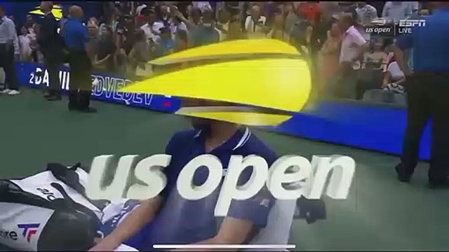 Djokovic s'effondre en larmes en pleine finale de l'US Open 2021