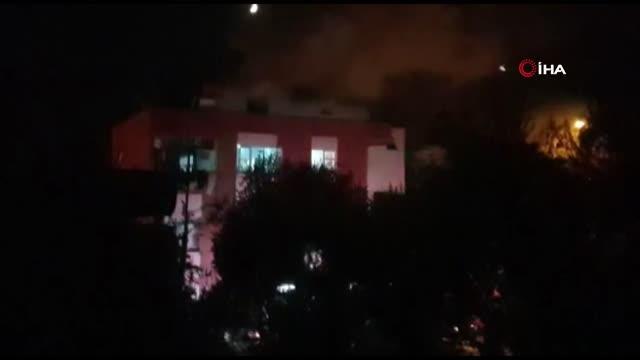 Çatı katında çıkan yangın paniğe neden oldu