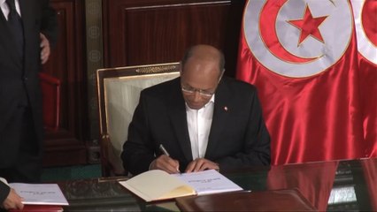 تونس.. معضلة سعيّد والدستور تبحث عن حل