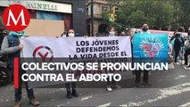 Colectivos en contra de la despenalización del aborto protestan frente a la SCJN