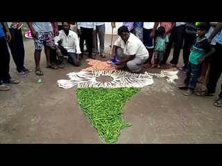 सोलापुरात फळभाज्यांपासून साकारला देशाचा नकाशा