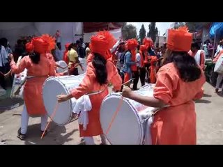 गणरायाच्याआगमन मिरवणुकीत तरुणींच्या नाशिक ढोल वादनाने संचारला उत्साह