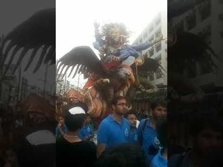 गणेशमंडपाकडे विराजमान होण्यासाठी निघालेली नरसिंह रुपातील गणेशमुर्ती