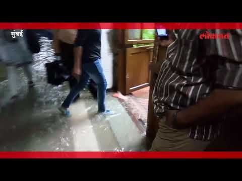 मुंबईतील केईएम हॉस्पिटलमध्ये साचलं पावसाचं पाणी