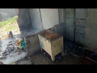 अमरावतीत महिलांनी जाळलं दारूचं दुकानं