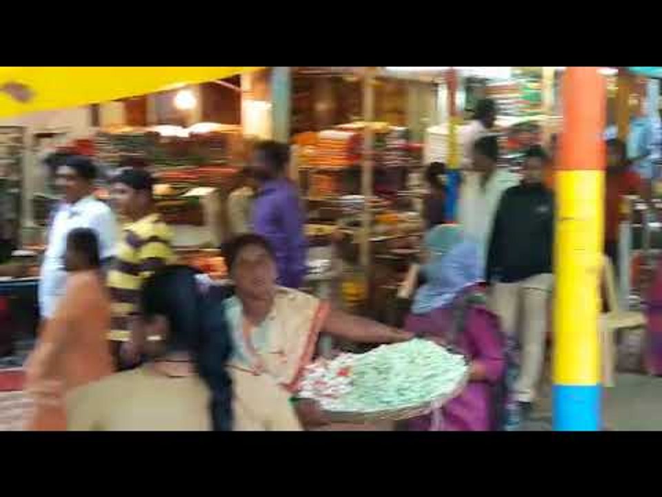 कोल्हापूरच्या अंबाबाईच्या दर्शनासाठी भाविकांची गर्दी