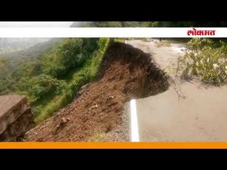 साता-यातील कास पठारकडे जाणारा रस्ता खचला