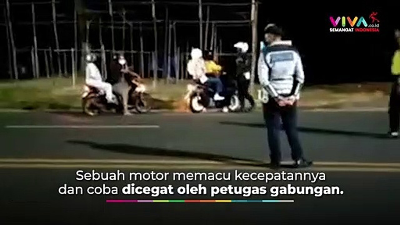 Detik-detik Pembalap Liar Tabrak Polisi Hingga Terpental