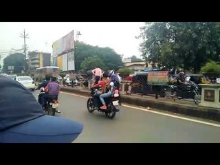 दृष्टीबाधितांना मदत करणारा डोळस समाज