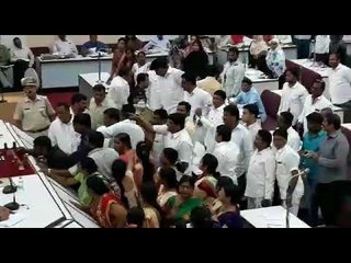 औरंगाबाद महानगरपालिकेत पुन्हा राडा, राजदंड पळवला, सुरक्षा रक्षकाला मारहाण