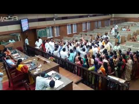 मोबाइल कंपन्यांना खोदण्यासाठी परवानगी देण्यावरून पुणे महापालिकेत गदारोळ