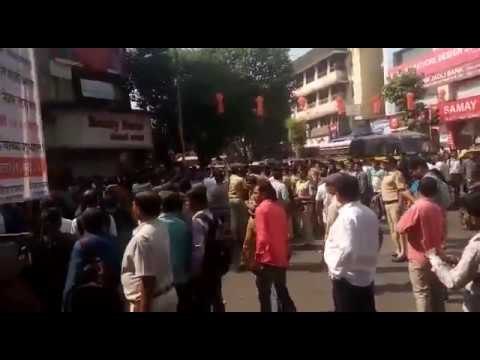 फेरीवाल्यांच्या समर्थनार्थ काँग्रेसचा मोर्चा : दादरमध्ये काँग्रेस-मनसेचे कार्यकर्ते भिडले