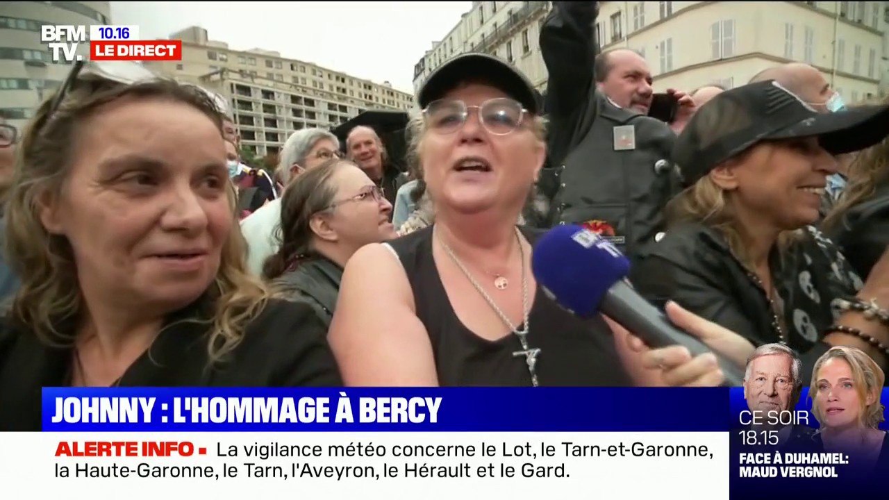 "Johnny un jour, Johnny toujours!": la joie d'une fan du rockeur lors de l'hommage rendu à son idole ce mardi à Paris