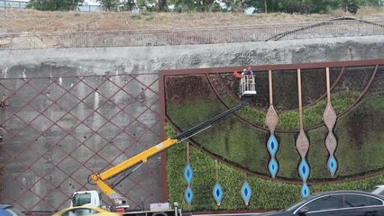 İBB'nin dikey bahçe sökümleri devam ediyor