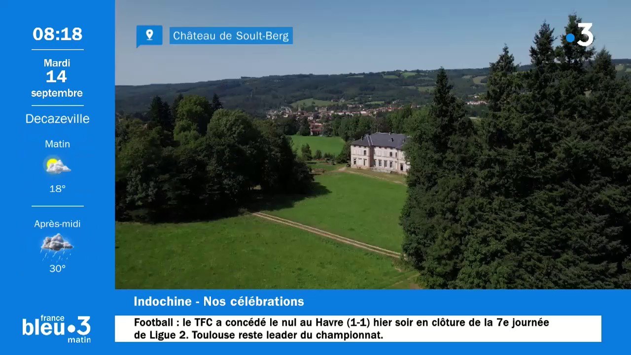 100  % Rugby - Maud Lanteaume met des notes après le match entre le Stade Toulousain et Toulon
