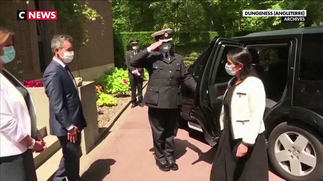 Calais : les policiers français peinent à retenir les migrants