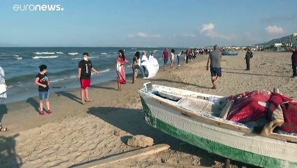 شاهد: أكبر سلسلة بشرية في تاريخ تونس" رفضا للتلوث البحري جنوب العاصمة"