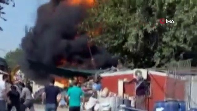 Bursa’da geri dönüşüm tesisinde yangın...Dumanlar gökyüzünü siyaha boyadı