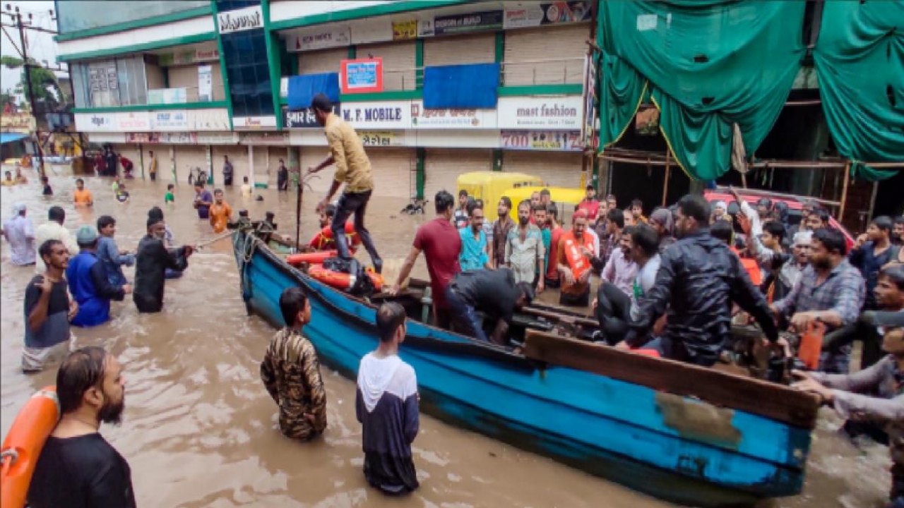 Flood like situation in Jamnagar, rescue operation underway