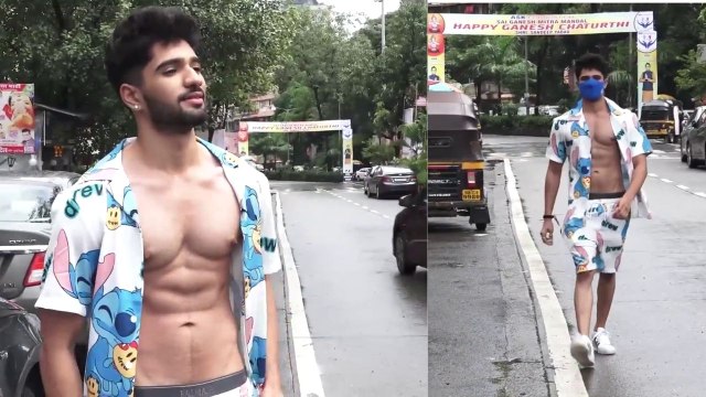 Bigg Boss OTT Contestant #ZeeshanKhan Flaunts His Six Pack Abs | Snapped At Starbucks | SpotboyE