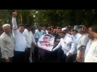 सकल नाभिक समाजाच्या वतीने जिल्हाधिकारी कार्यालयासमोर निदर्शने