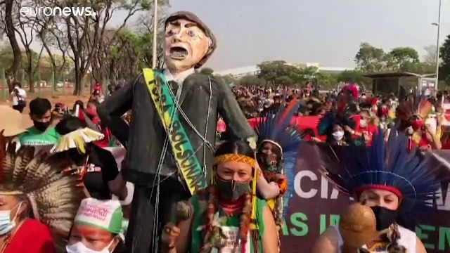 Gli europarlamentari scrivono a Bolsonaro: stop alla violenza contro i popoli indigeni