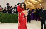You'd Never Guess That Emily Ratajkowski Used Drugstore Products for Her 2021 Met Gala Hai