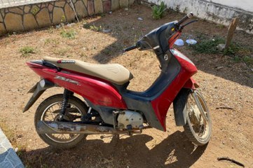 Video herunterladen: Polícia Militar recupera motocicleta que havia sido tomada em assalto na região de Pombal