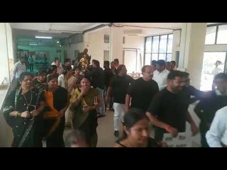 अहमदनगर : श्रीपाद छिंदमविरोधात शिवसेनेनं काळे कपडे घालून केला निषेध