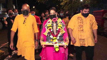 Shweta Tiwari ने बेटी Palak के साथ किया गणपति बप्पा का विसर्जन; Watch video | FilmiBeat