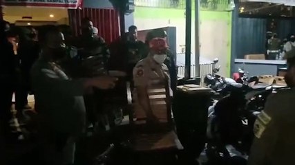 Kursi Disita, Pemilik Kedai Kopi Adu Mulut dengan Satgas di Makassar