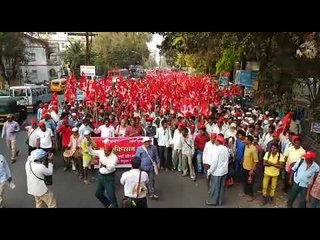 विधिमंडळाला घेराव घालण्यासाठी शेतकऱ्यांचा लाँग मार्च