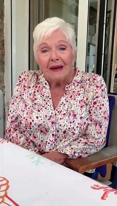 Line Renaud :  "Pour moi Johnny n'est jamais parti, il est toujours dans mon cœur"