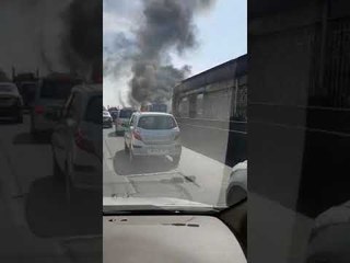 पुण्यात बर्निंग कारचा थरार