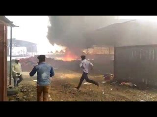 नाशिक : कांद्याच्या चाळींना लागली भीषण आग