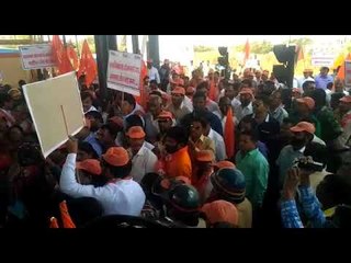 नाशिकमध्ये टोलनाक्यावर शिवसेनेचे चक्का जाम आंदोलन