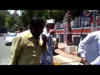 दूध आंदोलन- पुण्यात नागरिकांना वाटलं मोफत दूध