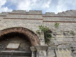 Fatih Sultan Mehmet'in ordusunun İstanbul'a girdiği kapı madde bağımlıları ve evsizlere mesken oldu