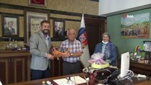 Meclis eski Başkanı Cemil Çiçek Sındırgı'yı ziyaret etti