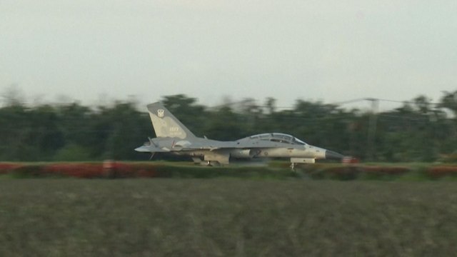 Taïwan : des avions de chasse s’entraînent à atterrir sur une autoroute