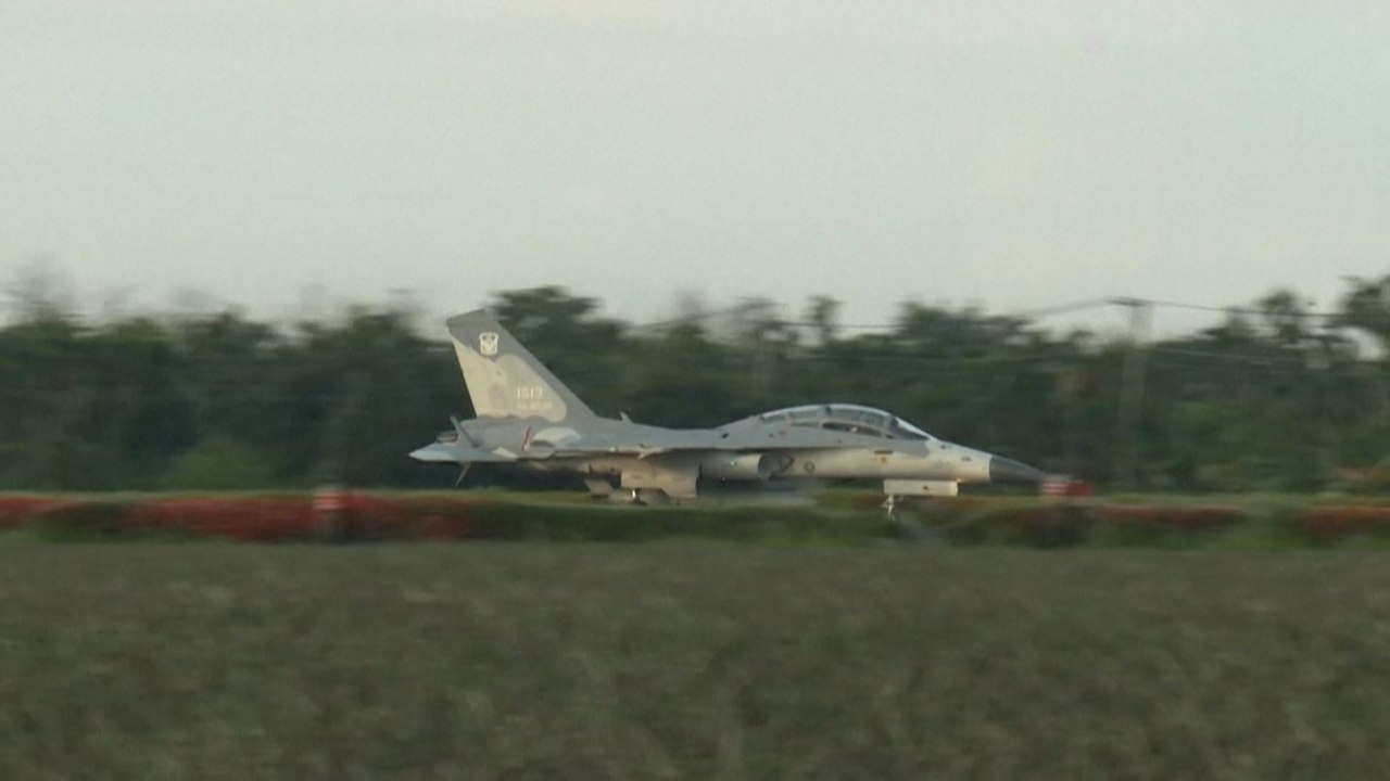 Taïwan : des avions de chasse s’entraînent à atterrir sur une autoroute