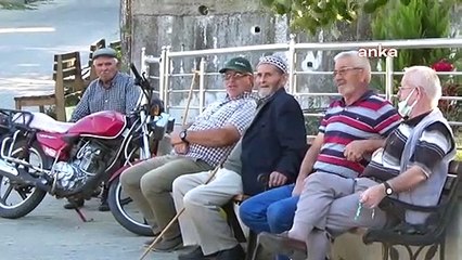 Telefonla konuşabilmek için minareye çıkıyorlar: "Yüzde 1 çekmeyen alan varmış, o da bizim burası zannedersem"